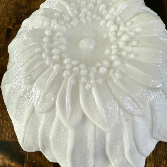 VINTAGE Indiana Glass Lily Pons Milk Glass Sunflower Bowl - Picture 3 of 5
